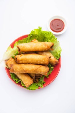 Yuvarlak şekilli Puro Samosa ketçapla servis edilen mükemmel bir parmak yiyeceğidir.