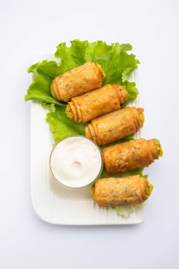 Patatesli Samosa ve püre.