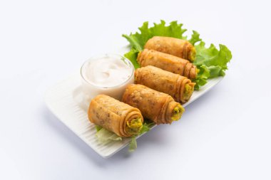 Patatesli Samosa ve püre.