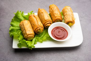 Patatesli Samosa ve püre.