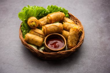 Patatesli Samosa ve püre.