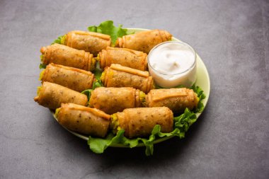 Patatesli Samosa ve püre.