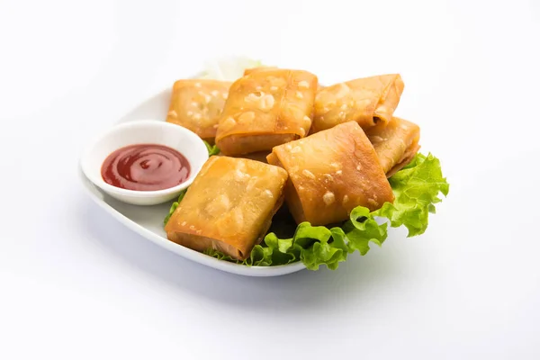 Samosa Chinesa Vegetal Uma Forma Quadrada Lanche Frito Preparado Com — Fotografia de Stock