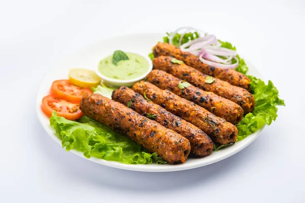 Seekh Kabab Made Minced Chicken Mutton Keema Served Green Chutney — Stock Photo, Image