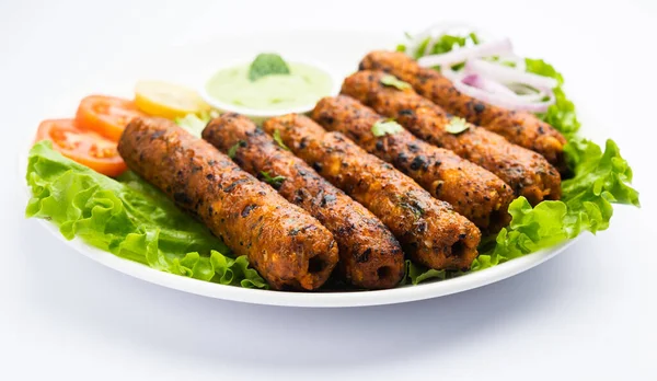 Seekh Kabab Made Minced Chicken Mutton Keema Served Green Chutney — Stock Photo, Image