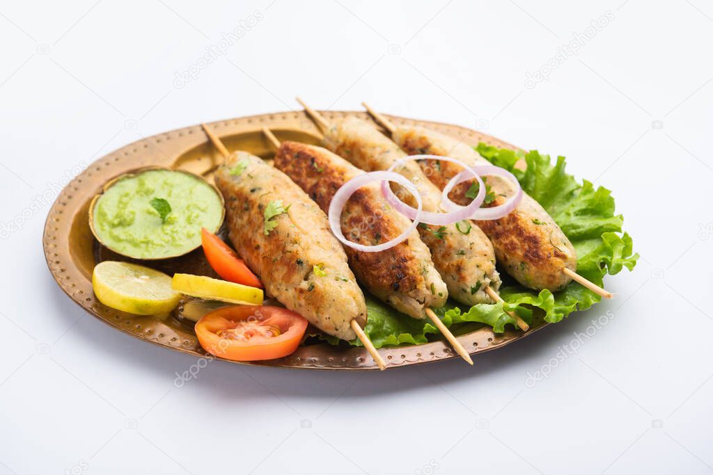Seekh Kabab made with minced chicken or Mutton keema, served with green chutney and salad