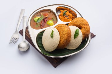 Sambar Prsambhar 'lı idli Vada Medu wada pirinç keki de denir.