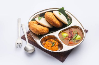 Sambar Prsambhar 'lı idli Vada Medu wada pirinç keki de denir.
