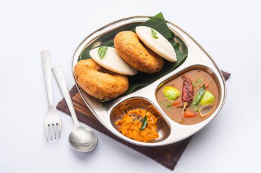 Sambar Prsambhar 'lı idli Vada Medu wada pirinç keki de denir.