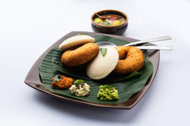 Sambar Prsambhar 'lı idli Vada Medu wada pirinç keki de denir.