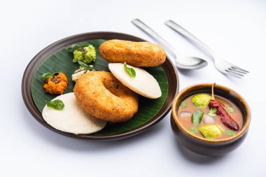 Sambar Prsambhar 'lı idli Vada Medu wada pirinç keki de denir.