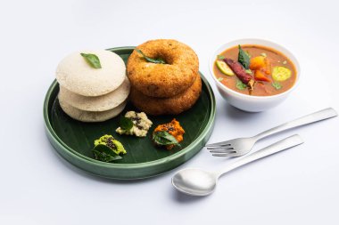 Sambar Prsambhar 'lı idli Vada Medu wada pirinç keki de denir.