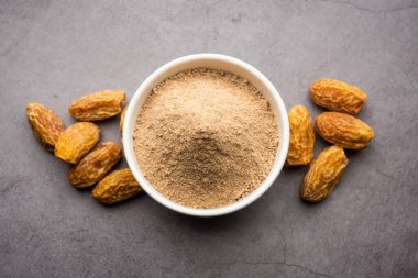 Kurutulmuş khajoor veya kharik 'ten yapılmış hurma tozu
