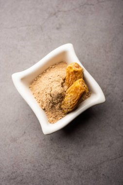 Kurutulmuş khajoor veya kharik 'ten yapılmış hurma tozu