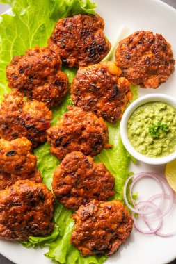 Tunde Ke Kebap (ayrıca Buffalo, tavuk veya et galouti kebabı olarak da bilinir) Hindistan 'da popüler olan kıymalı etten yapılan yumuşak bir yemektir.