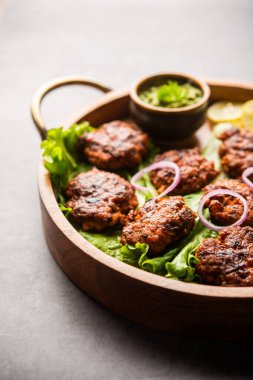 Tunde Ke Kebap (ayrıca Buffalo, tavuk veya et galouti kebabı olarak da bilinir) Hindistan 'da popüler olan kıymalı etten yapılan yumuşak bir yemektir.