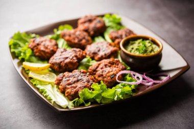 Tunde Ke Kebap (ayrıca Buffalo, tavuk veya et galouti kebabı olarak da bilinir) Hindistan 'da popüler olan kıymalı etten yapılan yumuşak bir yemektir.