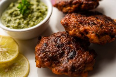 Tunde Ke Kebap (ayrıca Buffalo, tavuk veya et galouti kebabı olarak da bilinir) Hindistan 'da popüler olan kıymalı etten yapılan yumuşak bir yemektir.