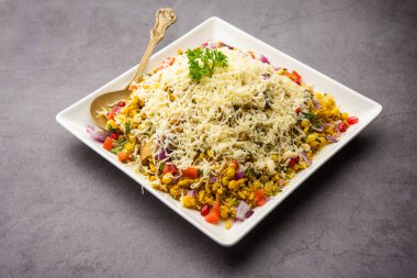 Cheesy Bhel veya Cheese Bhelpuri, Hindistan 'da popüler bir yol kenarı atıştırmalığıdır.