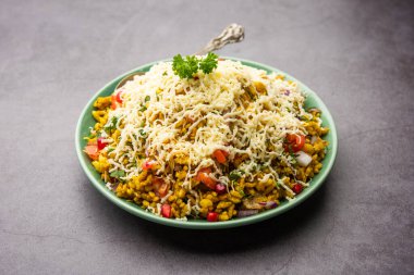 Cheesy Bhel veya Cheese Bhelpuri, Hindistan 'da popüler bir yol kenarı atıştırmalığıdır.