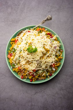 Cheesy Bhel veya Cheese Bhelpuri, Hindistan 'da popüler bir yol kenarı atıştırmalığıdır.