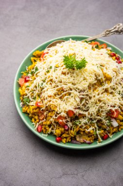 Cheesy Bhel veya Cheese Bhelpuri, Hindistan 'da popüler bir yol kenarı atıştırmalığıdır.