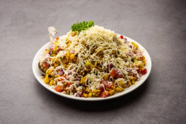 Cheesy Bhel veya Cheese Bhelpuri, Hindistan 'da popüler bir yol kenarı atıştırmalığıdır.