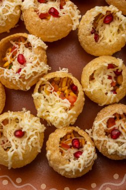Peynirli Pani Puri veya Golgappa veya Panipuri veya Su Topları