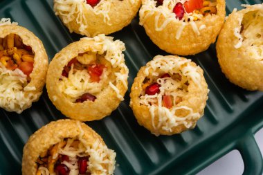 Peynirli Pani Puri veya Golgappa veya Panipuri veya Su Topları
