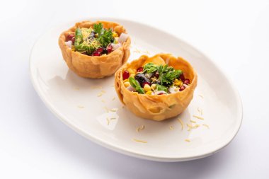 Aloo Tokri Chaat ya da Patates Sepeti doldurulmuş sohbet ya da Katori sohbeti