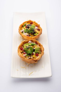 Aloo Tokri Chaat ya da Patates Sepeti doldurulmuş sohbet ya da Katori sohbeti