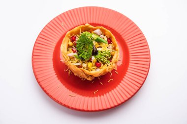 Aloo Tokri Chaat ya da Patates Sepeti doldurulmuş sohbet ya da Katori sohbeti