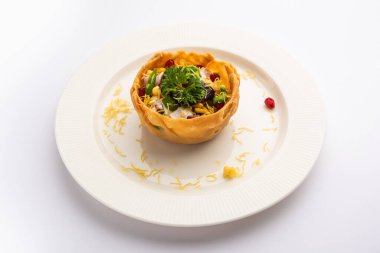 Aloo Tokri Chaat ya da Patates Sepeti doldurulmuş sohbet ya da Katori sohbeti