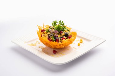 Aloo Tokri Chaat ya da Patates Sepeti doldurulmuş sohbet ya da Katori sohbeti