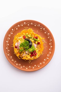 Aloo Tokri Chaat ya da Patates Sepeti doldurulmuş sohbet ya da Katori sohbeti