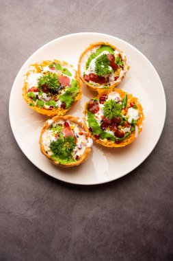 Aloo Tokri Chaat ya da Patates Sepeti doldurulmuş sohbet ya da Katori sohbeti