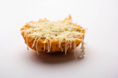 Chaat Sepeti ya da Sepet Chaat, farklı baharatlarla ve farklı baharatlarla doldurulur.