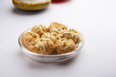 Peynirli Puchka Hint Sohbeti Golgappe Panipuri Su Topları 'nda bol peynirli