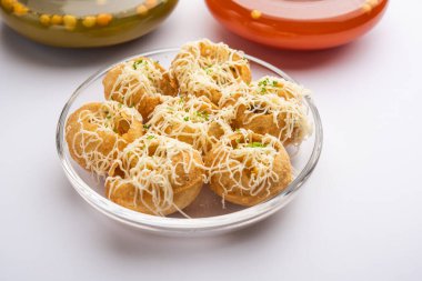 Peynirli Puchka Hint Sohbeti Golgappe Panipuri Su Topları 'nda bol peynirli