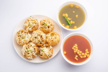 Peynirli Puchka Hint Sohbeti Golgappe Panipuri Su Topları 'nda bol peynirli