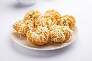 Peynirli Puchka Hint Sohbeti Golgappe Panipuri Su Topları 'nda bol peynirli