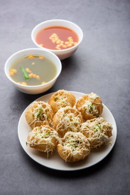 Peynirli Puchka Hint Sohbeti Golgappe Panipuri Su Topları 'nda bol peynirli