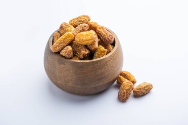 Kurutulmuş hurma veya sukha hajur veya khajoor bir kasede servis edilir, seçici bir odak noktası.