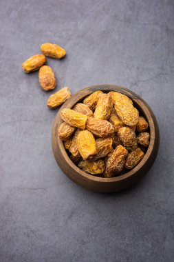 Kurutulmuş hurma veya sukha hajur veya khajoor bir kasede servis edilir, seçici bir odak noktası.