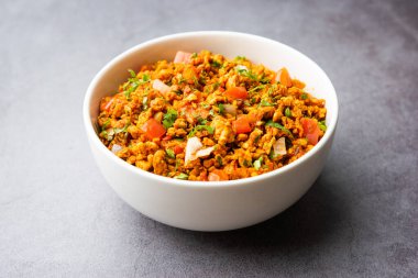 Yumurta bhurji ya da Masala Anda Bhurji, Hindistan 'da popüler bir sokak yemeği, kahvaltı, öğle yemeği ya da akşam yemeği tarifi olan çırpılmış yumurta türüdür.
