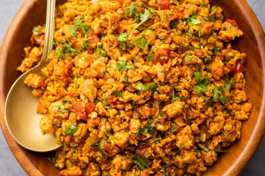 Yumurta bhurji ya da Masala Anda Bhurji, Hindistan 'da popüler bir sokak yemeği, kahvaltı, öğle yemeği ya da akşam yemeği tarifi olan çırpılmış yumurta türüdür.