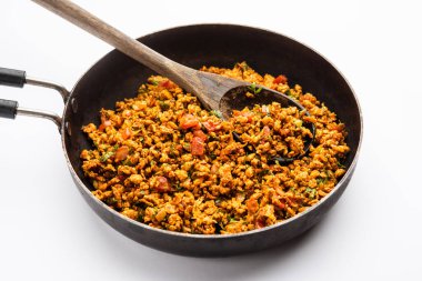 Yumurta bhurji ya da Masala Anda Bhurji, Hindistan 'da popüler bir sokak yemeği, kahvaltı, öğle yemeği ya da akşam yemeği tarifi olan çırpılmış yumurta türüdür.