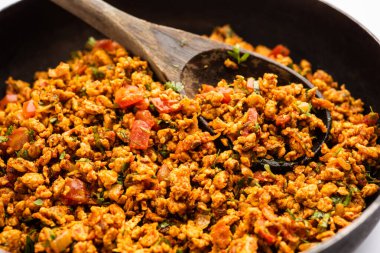 Yumurta bhurji ya da Masala Anda Bhurji, Hindistan 'da popüler bir sokak yemeği, kahvaltı, öğle yemeği ya da akşam yemeği tarifi olan çırpılmış yumurta türüdür.