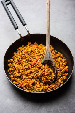 Yumurta bhurji ya da Masala Anda Bhurji, Hindistan 'da popüler bir sokak yemeği, kahvaltı, öğle yemeği ya da akşam yemeği tarifi olan çırpılmış yumurta türüdür.