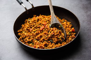 Yumurta bhurji ya da Masala Anda Bhurji, Hindistan 'da popüler bir sokak yemeği, kahvaltı, öğle yemeği ya da akşam yemeği tarifi olan çırpılmış yumurta türüdür.